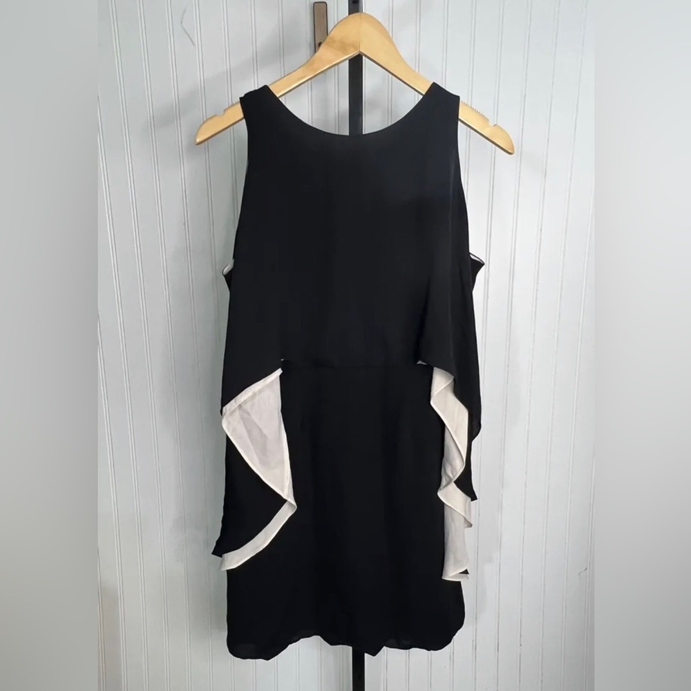 NWT Halston Dress. Black and Cream. Size 10